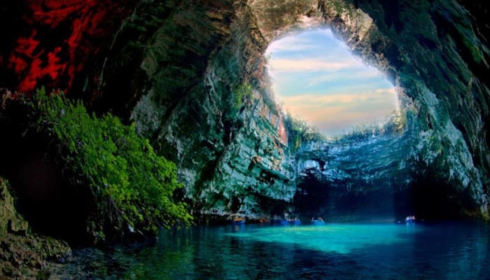 Phong Nha-Ke Bang é um parque nacional na província vietnamita de Quang Binh. O parque está 50 km a norte de Dong Hoi