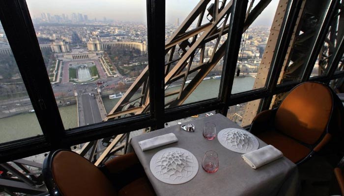 restaurante-em-paris-no-alto-da-torre