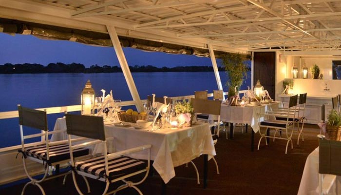 cruzeiro-com-jantar-pelo-rio-Zambeze,
