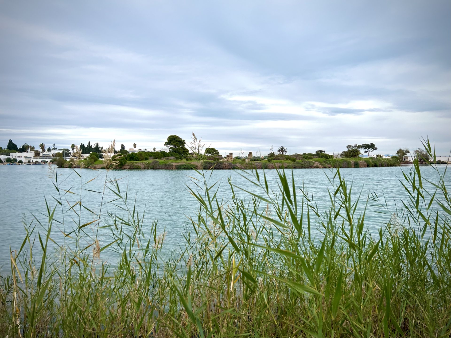 Lagoa circular dos antigos portos púnicos de Cartago