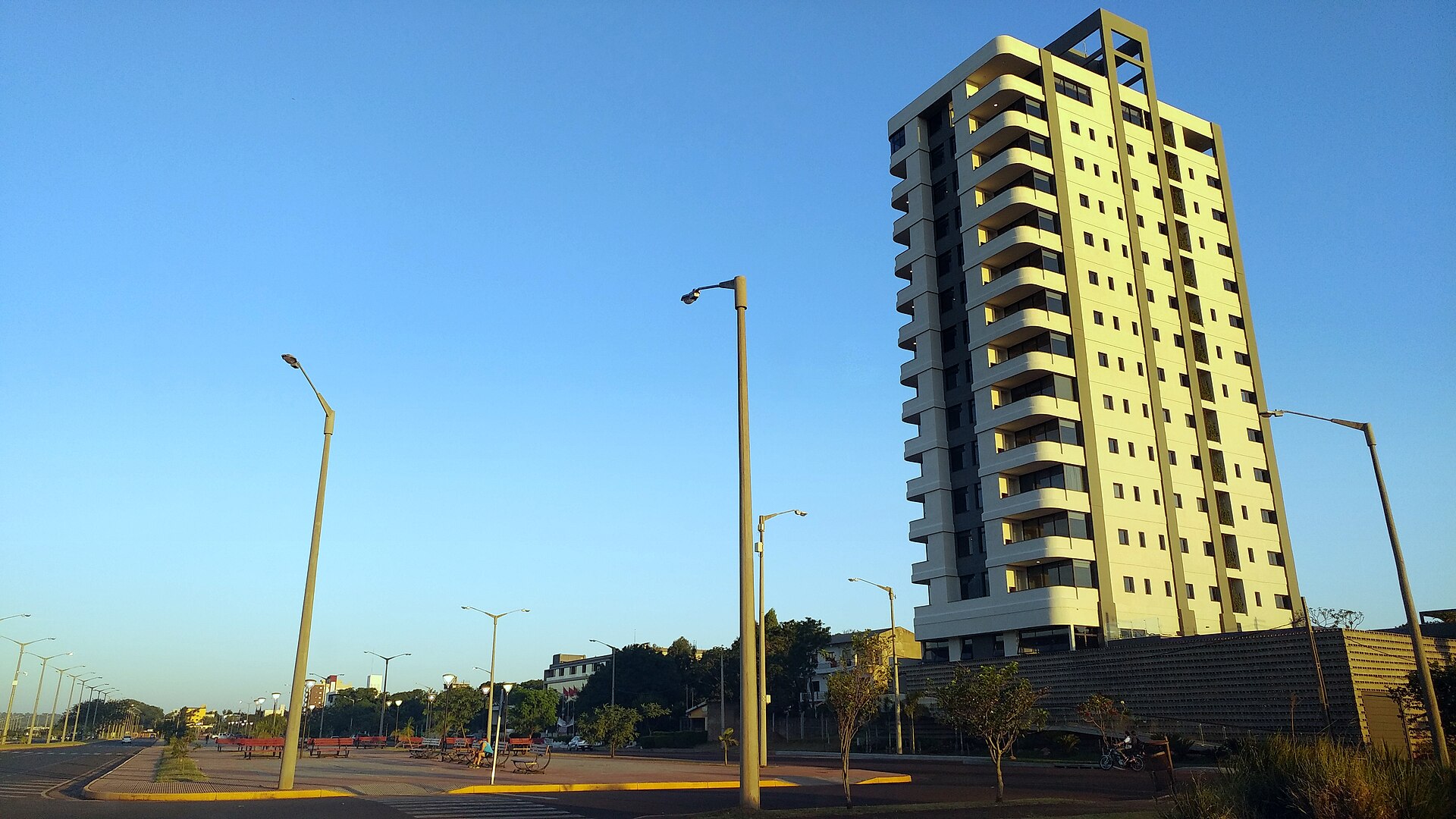 Avenida Costanera Padre Bolik, à beira do rio Paraná, em Encarnación