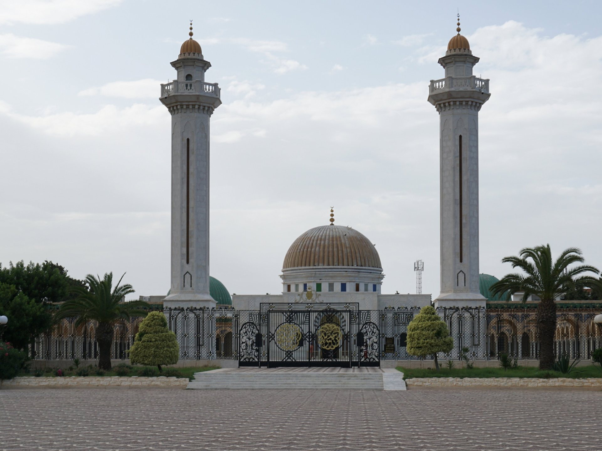 Mausoléu de Habib Bourguiba em Monastir, com cúpula dourada