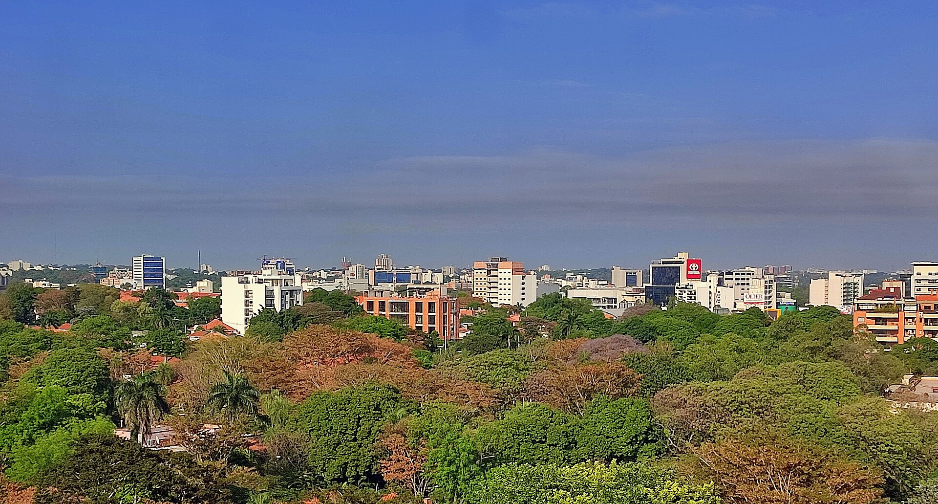 Prédios residenciais e comerciais do bairro Villa Morra, em Assunção